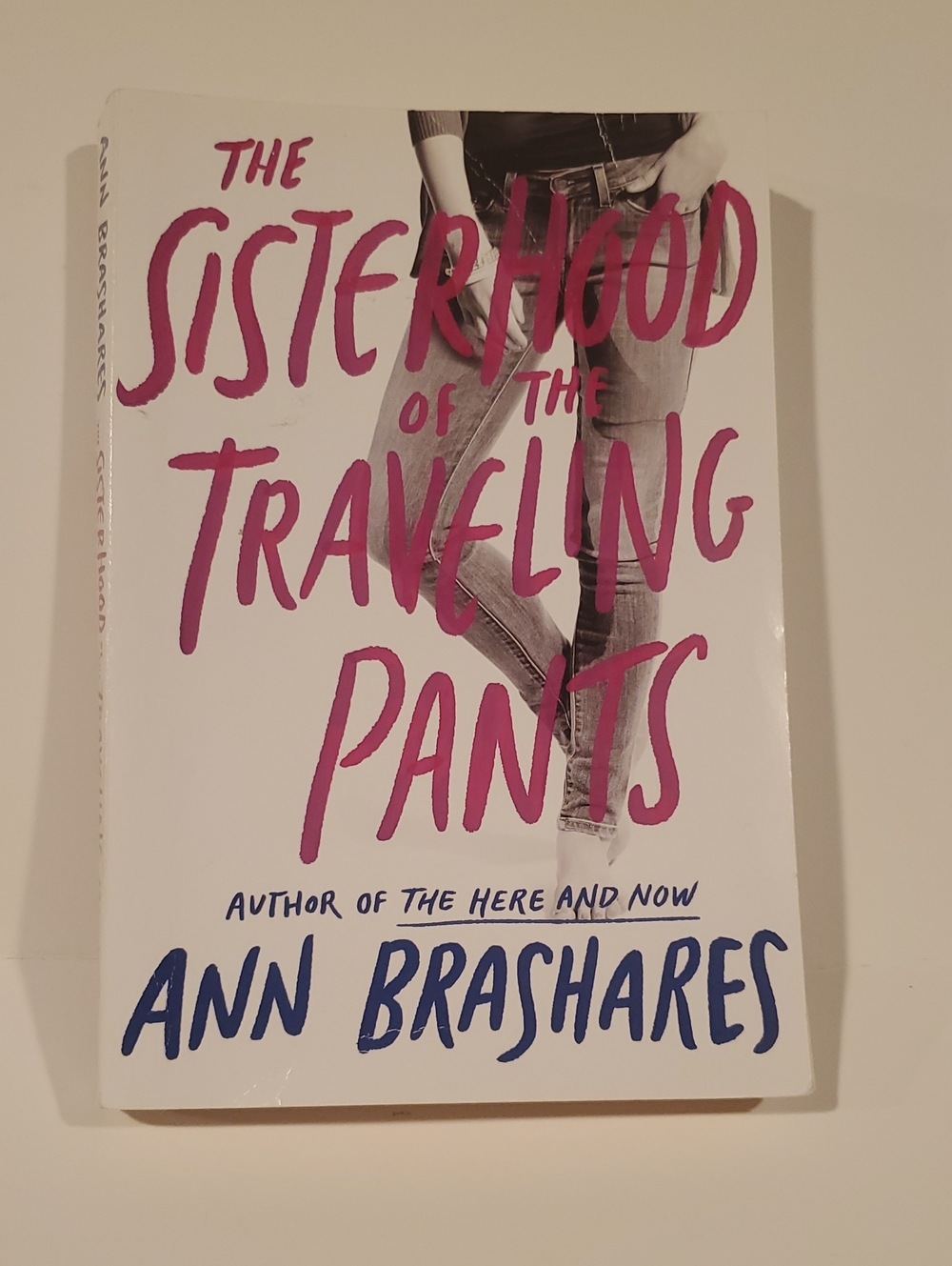 The Sisterhood of the Traveling Pants by Ann Brashares -paperback Preowned